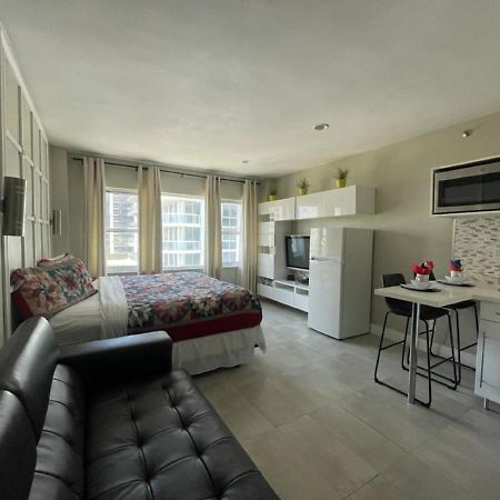 Beachfront Studios Casablanca Rentals Маями Бийч Екстериор снимка