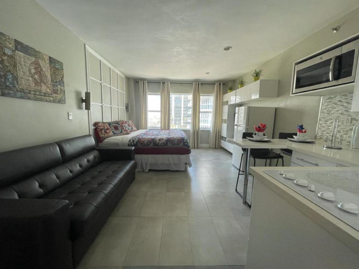 Beachfront Studios Casablanca Rentals Маями Бийч Екстериор снимка