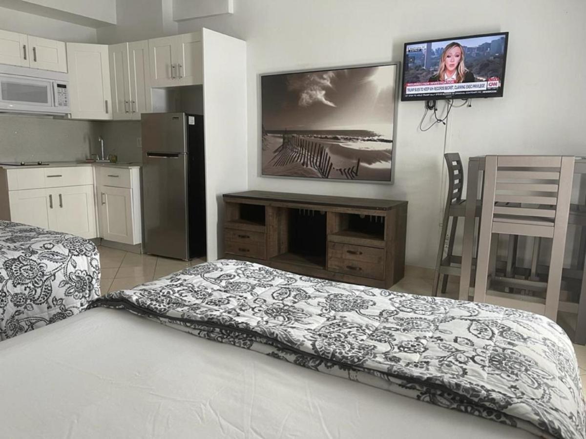 Beachfront Studios Casablanca Rentals Маями Бийч Екстериор снимка