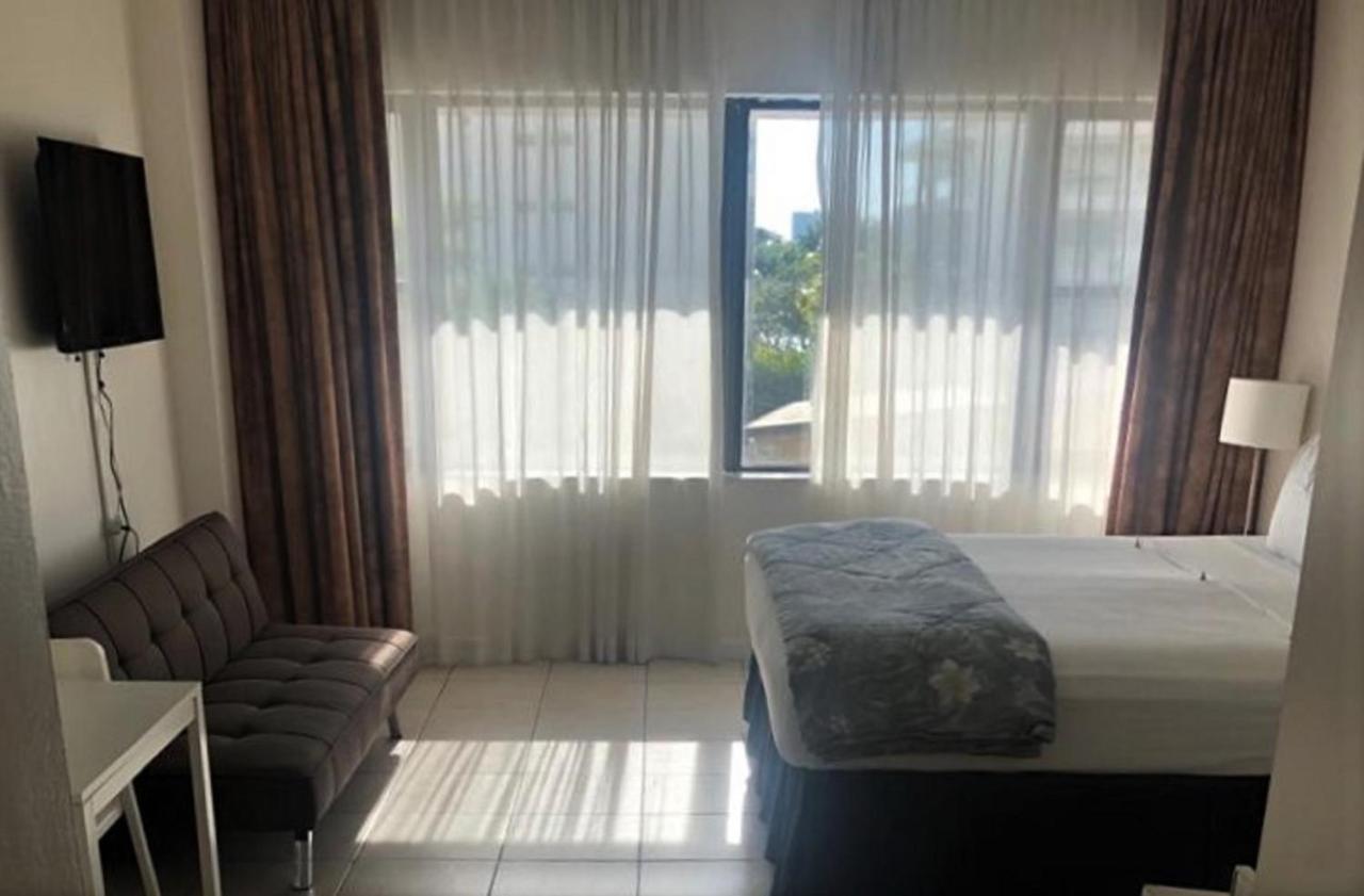 Beachfront Studios Casablanca Rentals Маями Бийч Екстериор снимка